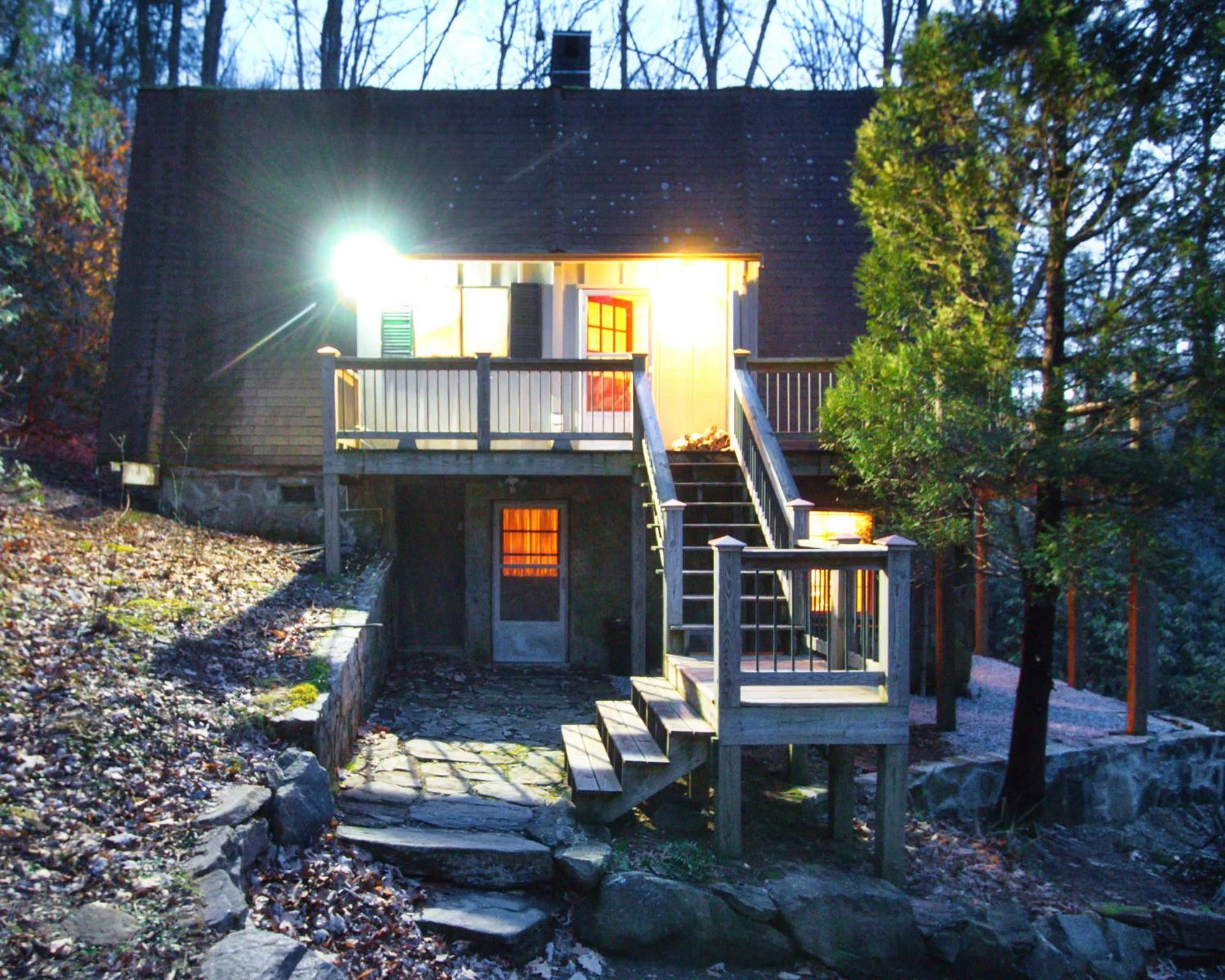 Mt Mitchell Cabin Rentals Busick Room photo