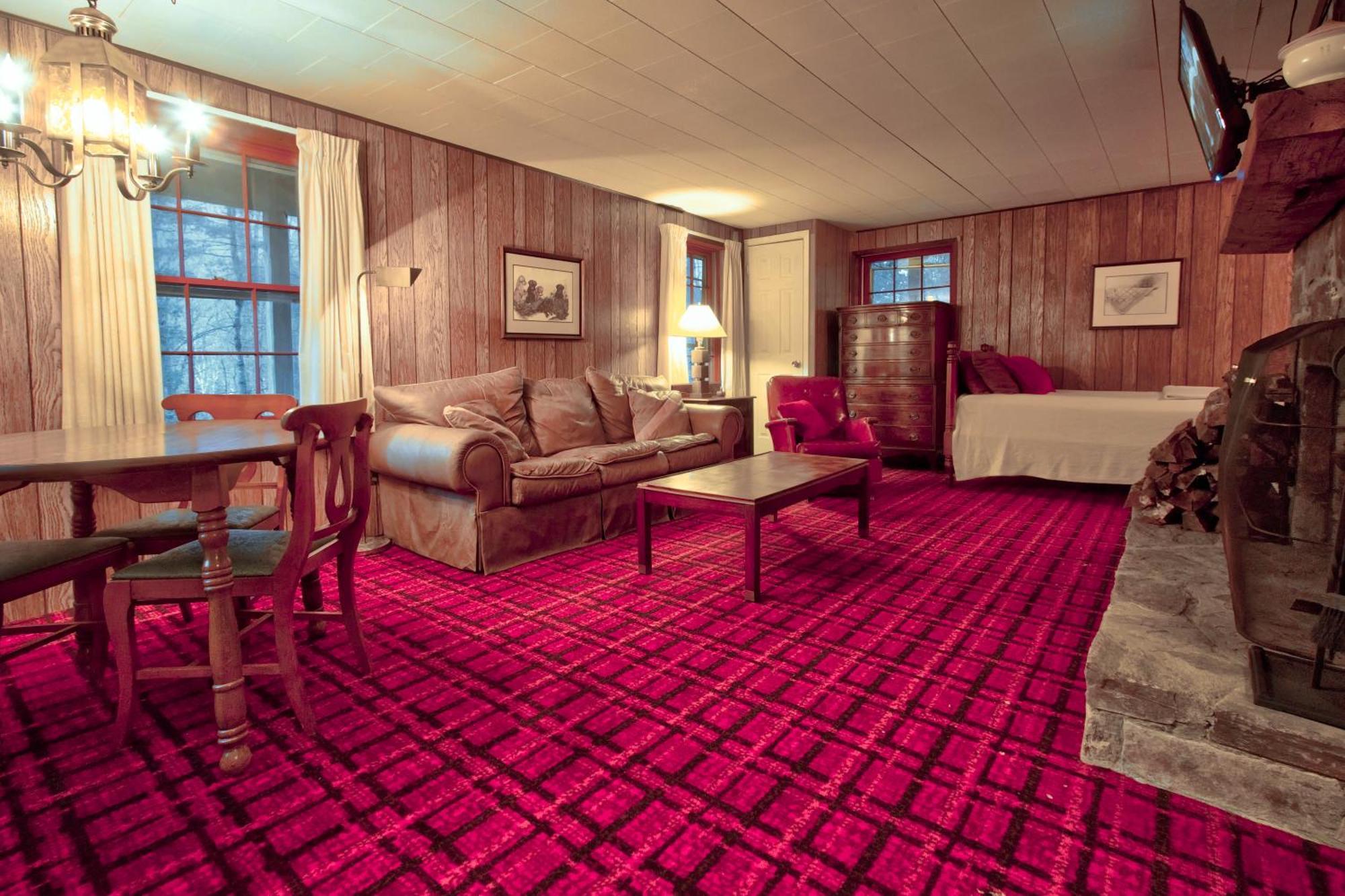 Mt Mitchell Cabin Rentals Busick Room photo