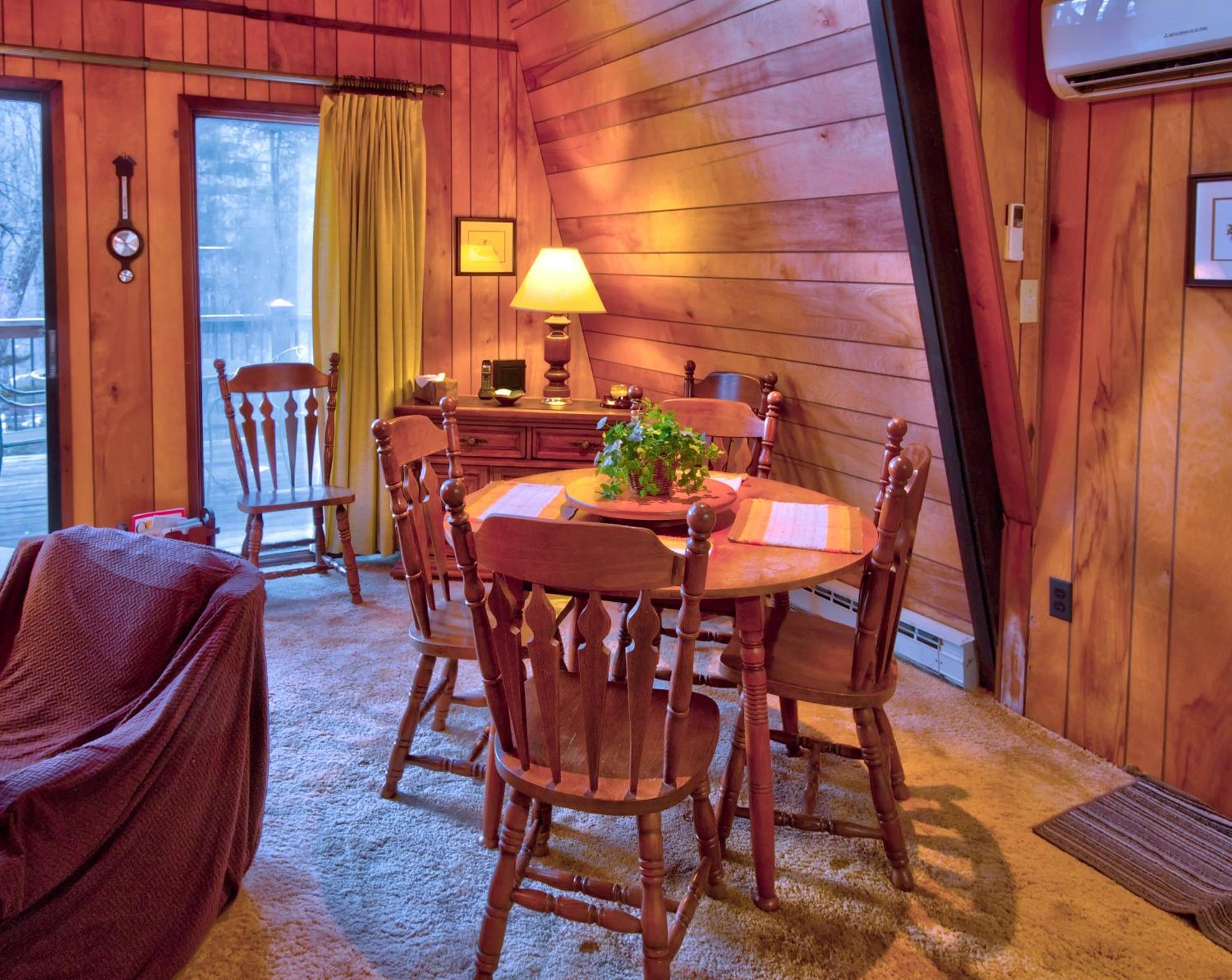 Mt Mitchell Cabin Rentals Busick Room photo