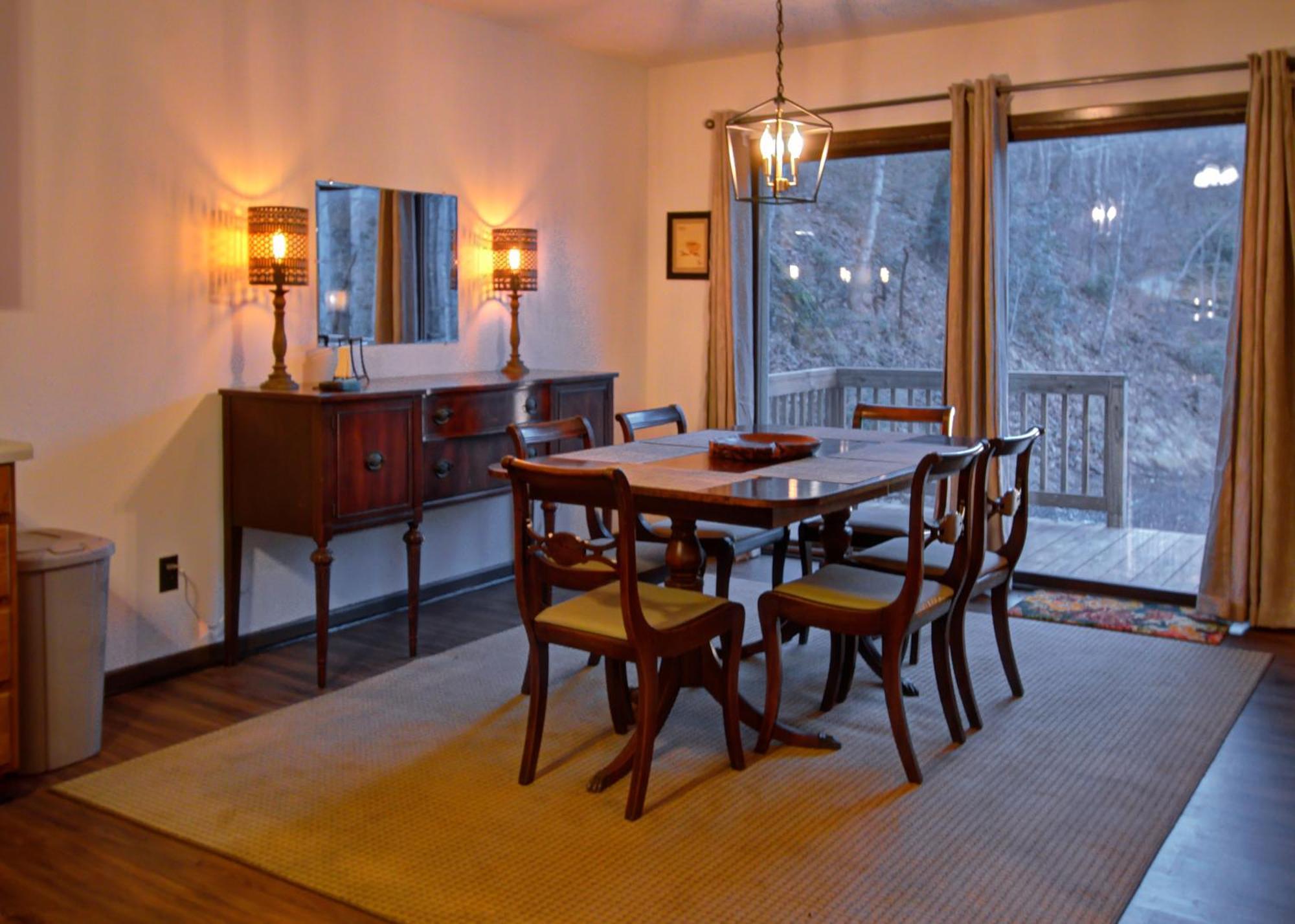 Mt Mitchell Cabin Rentals Busick Room photo