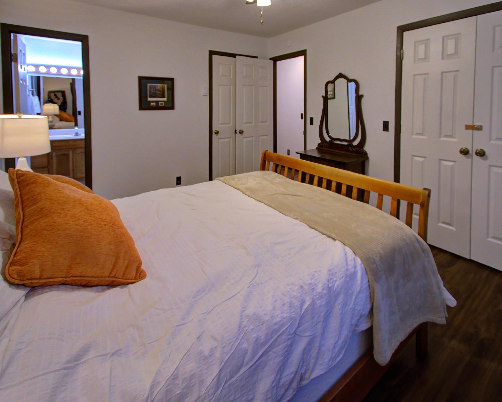 Mt Mitchell Cabin Rentals Busick Room photo