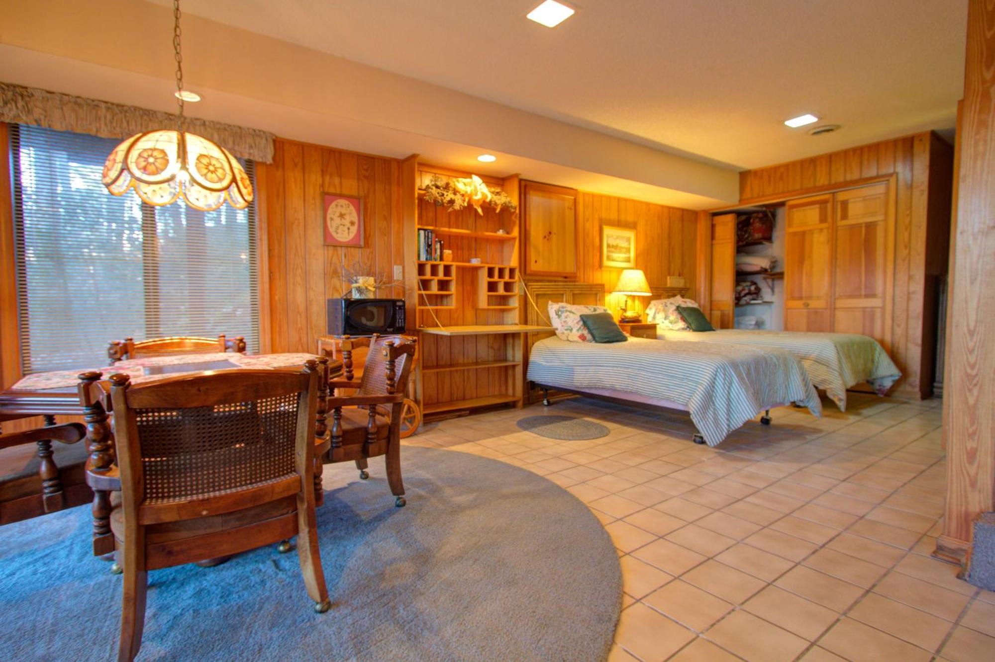 Mt Mitchell Cabin Rentals Busick Room photo