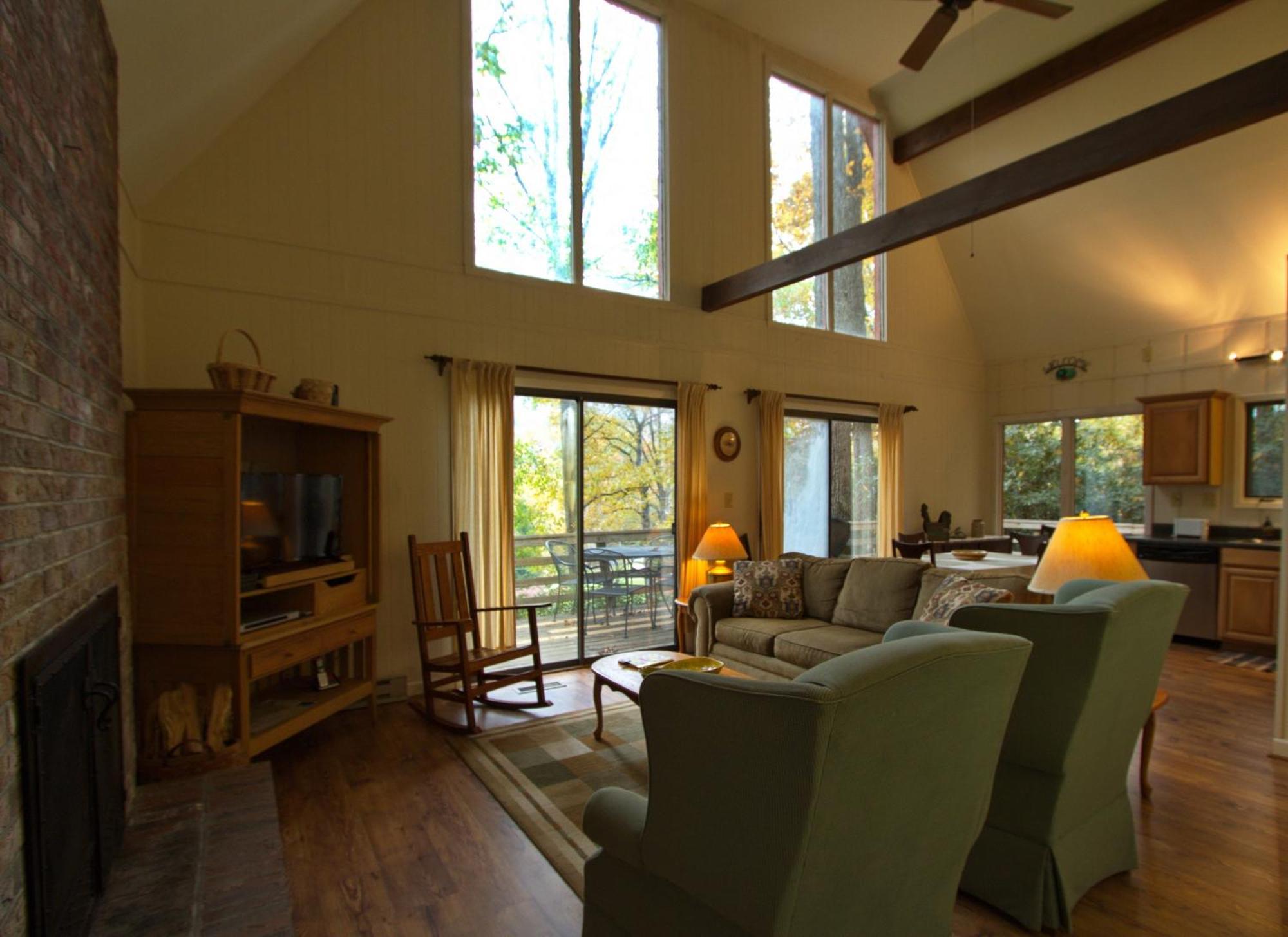 Mt Mitchell Cabin Rentals Busick Room photo