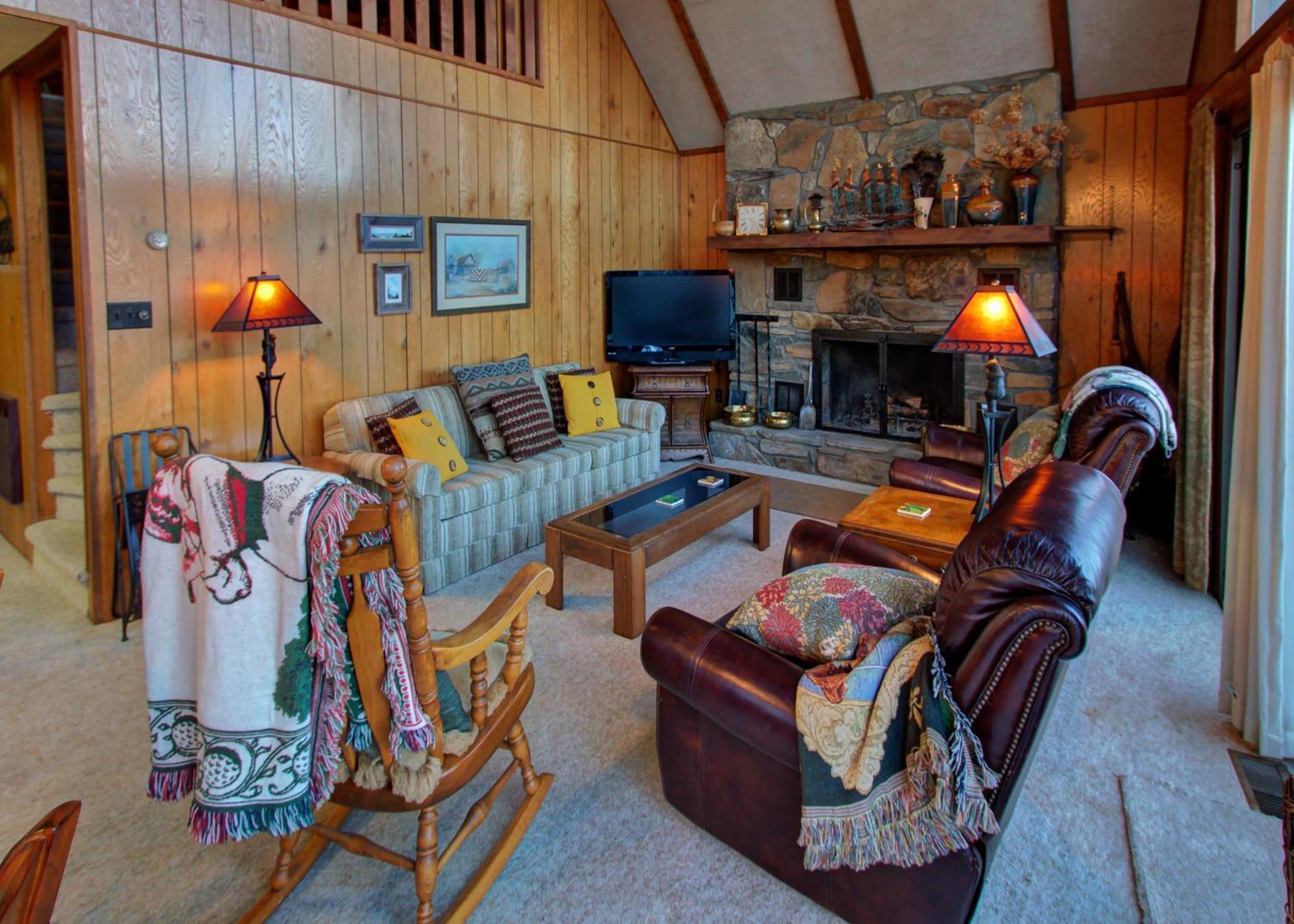 Mt Mitchell Cabin Rentals Busick Room photo