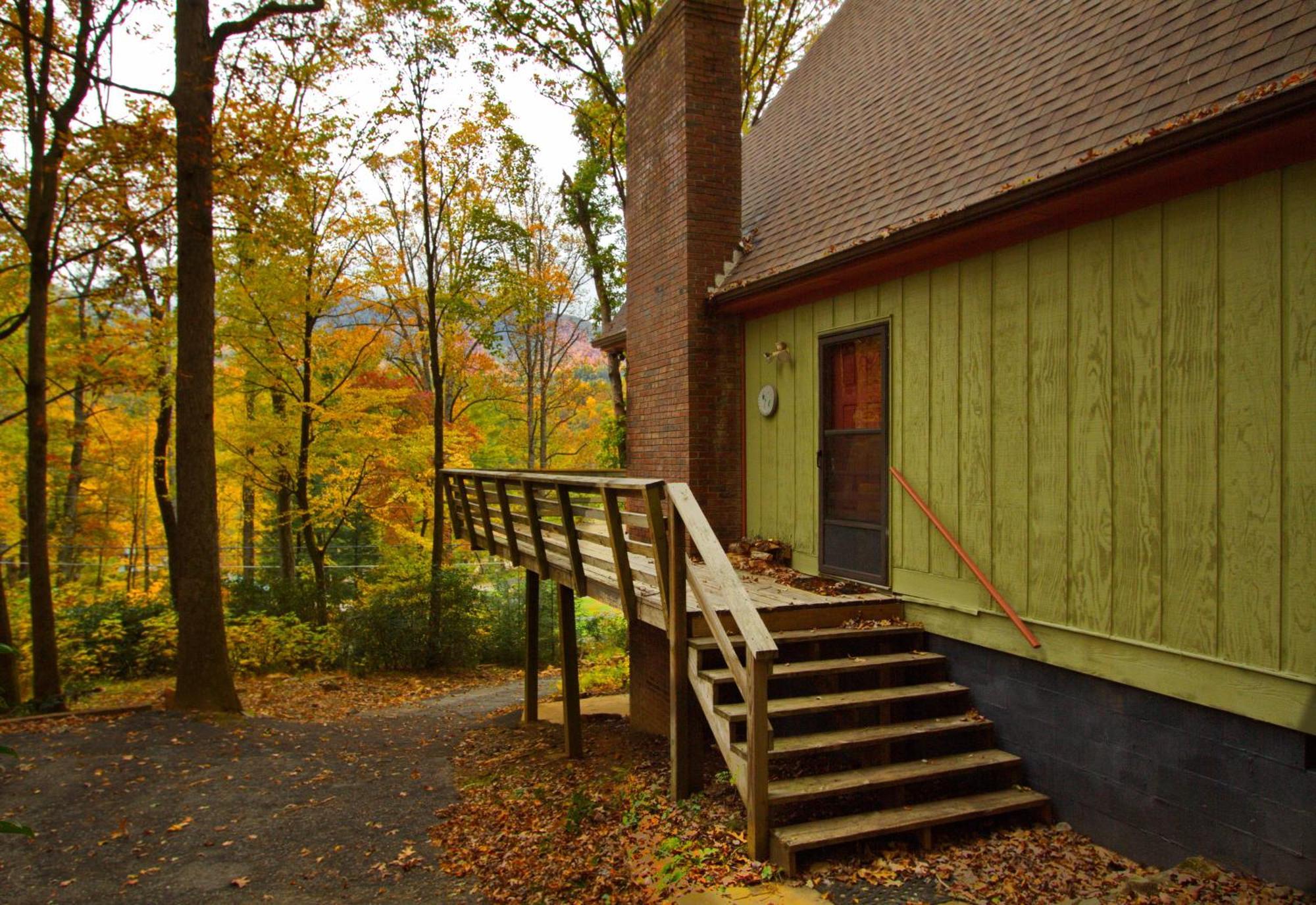 Mt Mitchell Cabin Rentals Busick Room photo