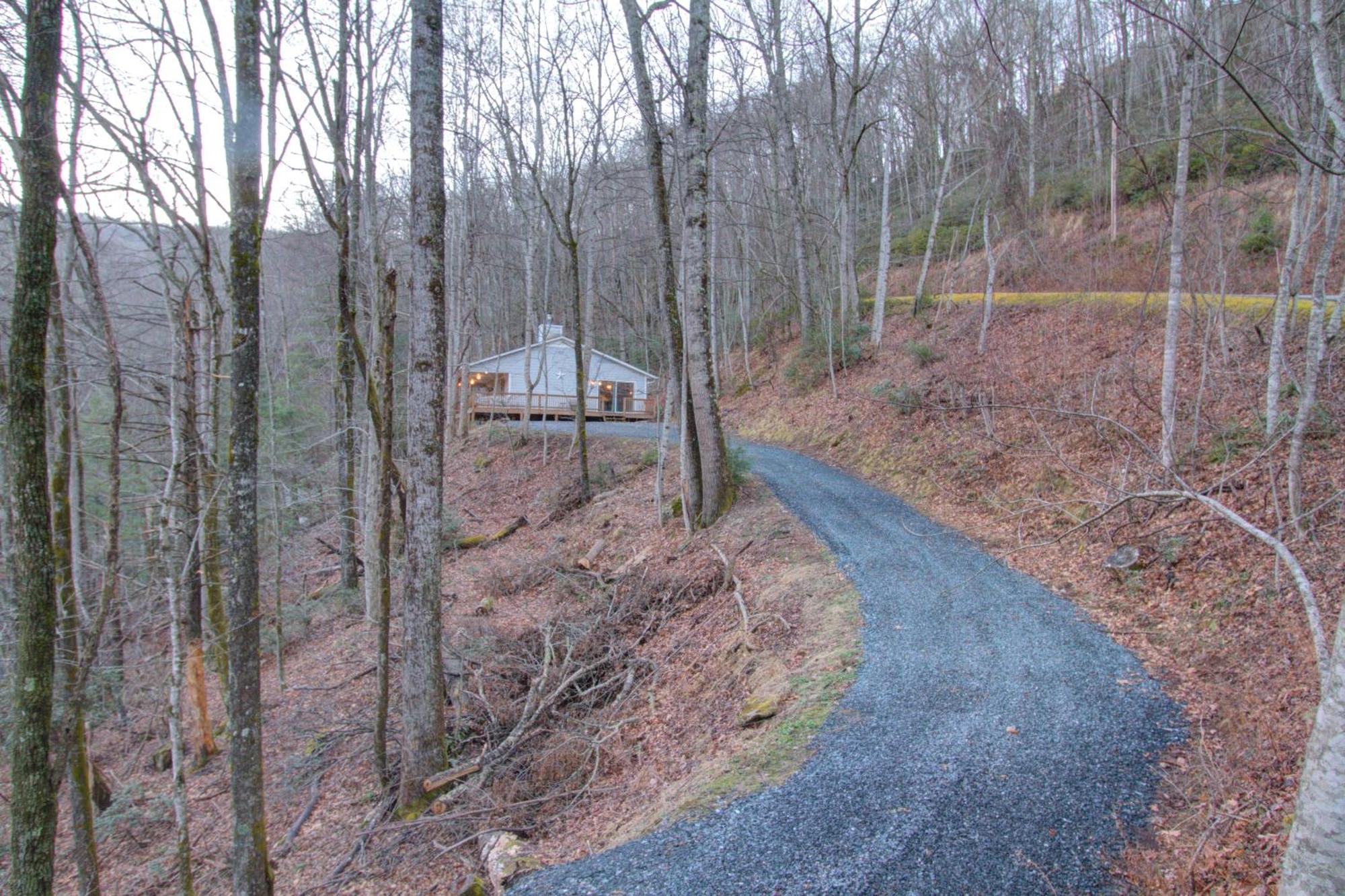 Mt Mitchell Cabin Rentals Busick Room photo