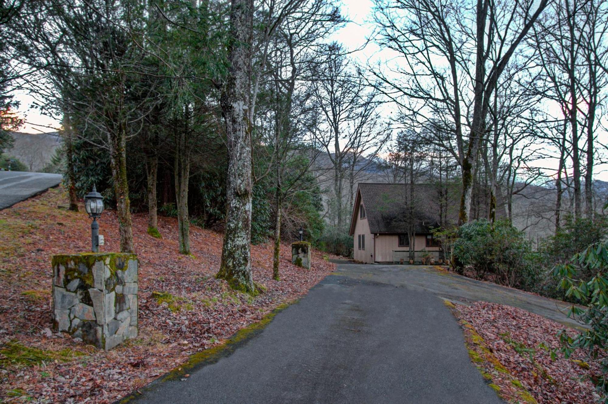 Mt Mitchell Cabin Rentals Busick Room photo