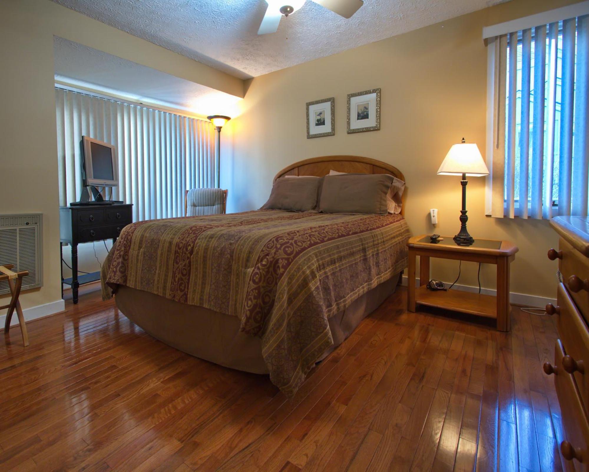 Mt Mitchell Cabin Rentals Busick Room photo